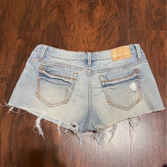 DOLLHOUSE distressed denim women’s sexy cut off shorts in size 7 GUC Y2K fashion - Picture 5 of 8
